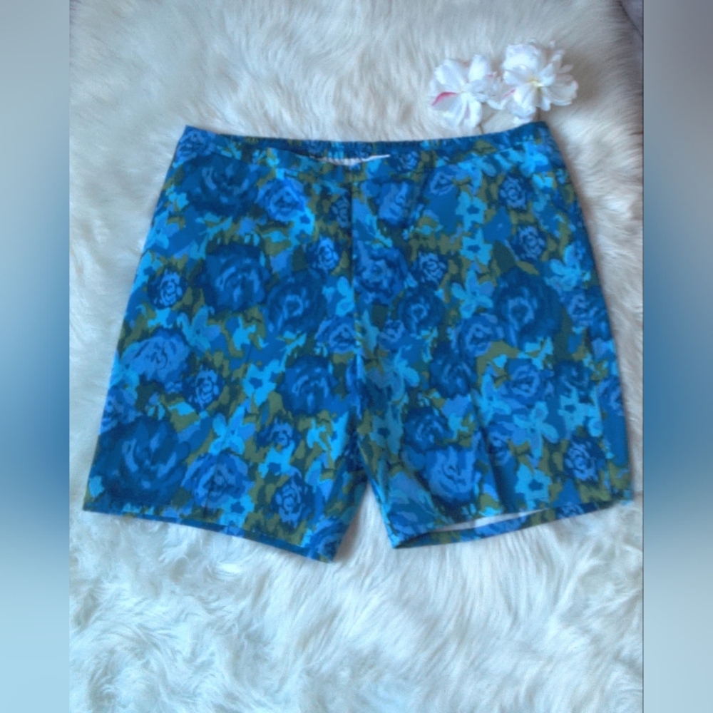 Isaac Mizrahi Blue Floral Shorts Size 28W